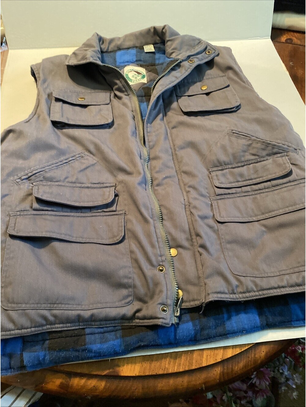 Gray Appalachian Trail Men’s Utility Vest With Plaid  Fleece Lining Size Medium
